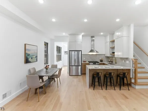 113 Oak St, Jersey City, NJ 07304