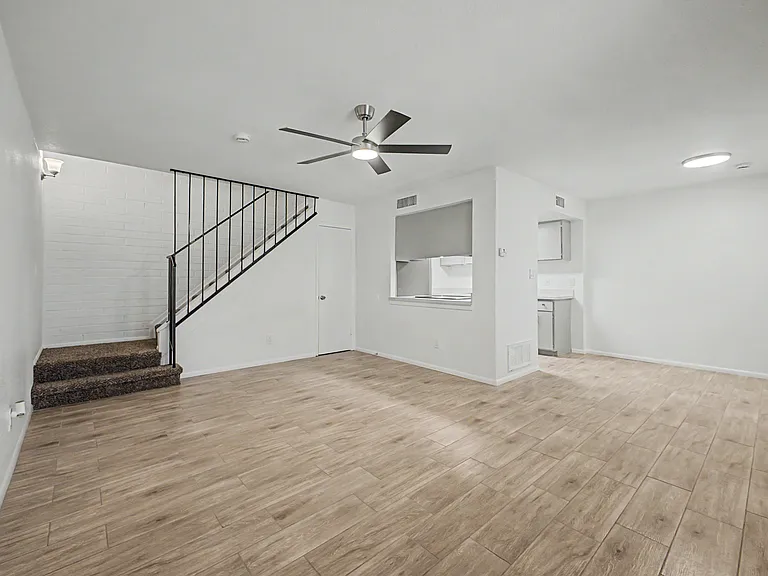 5984 N 48th Ave — Photo 16