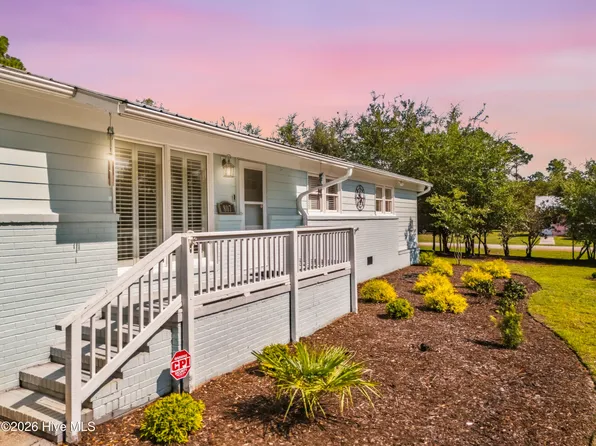 807 E Nash Street, Southport, NC 28461