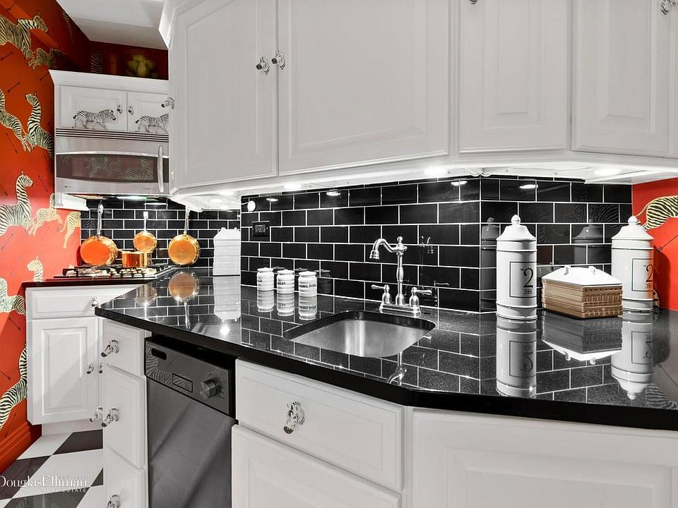 1st image of 2 Beekman Pl APT 3G