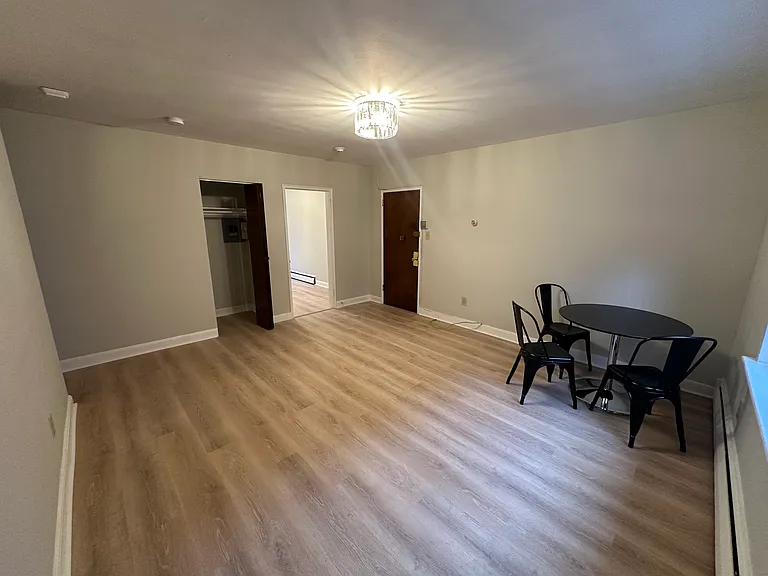 84 Sutherland Rd #6 — Photo 4