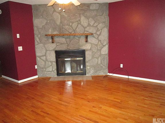 2nd image of 1262 Camelot Ct NE
