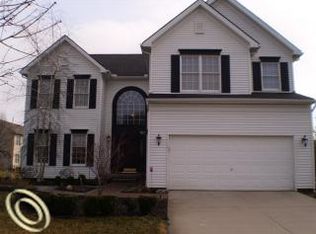 1132 Shetland Dr, South Lyon, MI