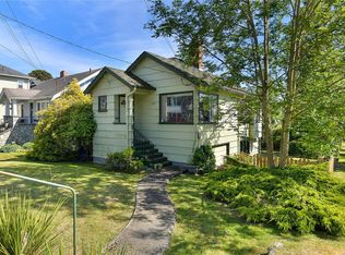 1113 Esquimalt Rd, Esquimalt, BC V9A 3N5
