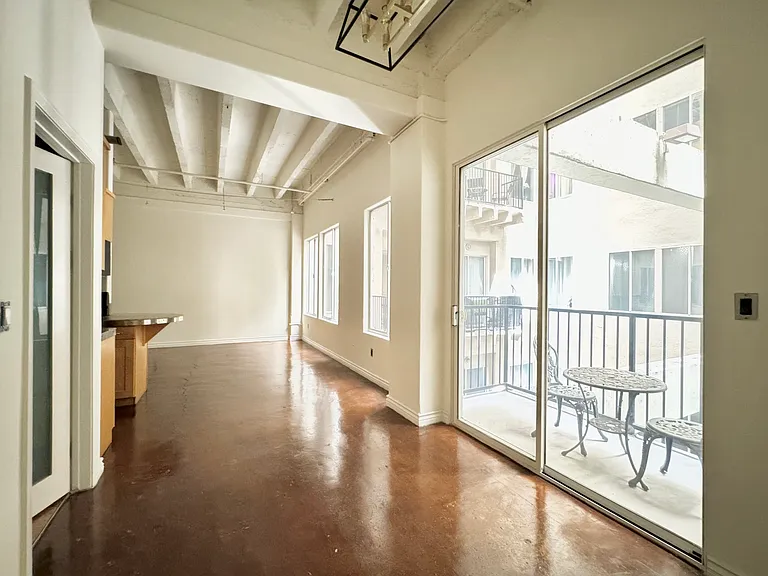 312 W 5th St #521 — Photo 3