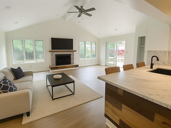 5th image of 8707 Holly Dr