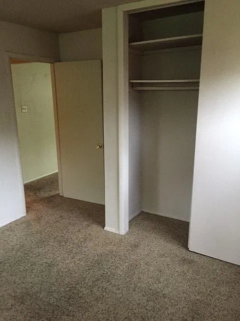 3 bed, 1.5 bath, 1020 sqft, $1,300 — Photo 2