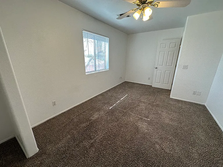 1005 E Water St #1 — Photo 31