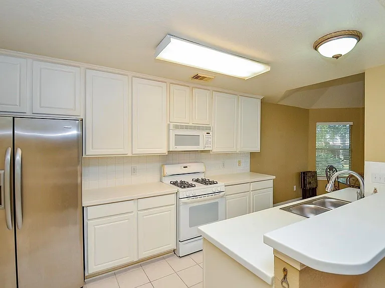 4606 Russett Ln — Photo 9
