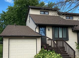 3487 Clearwater Dr, Bettendorf, IA 52722