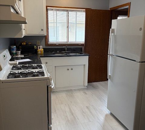 Kitchen/Dining Room 9' x 14'