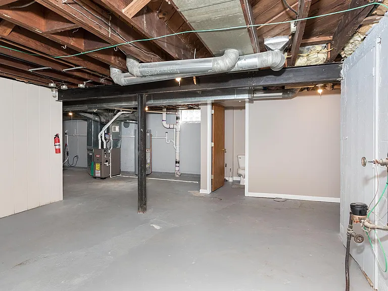854 Allen St — Photo 27