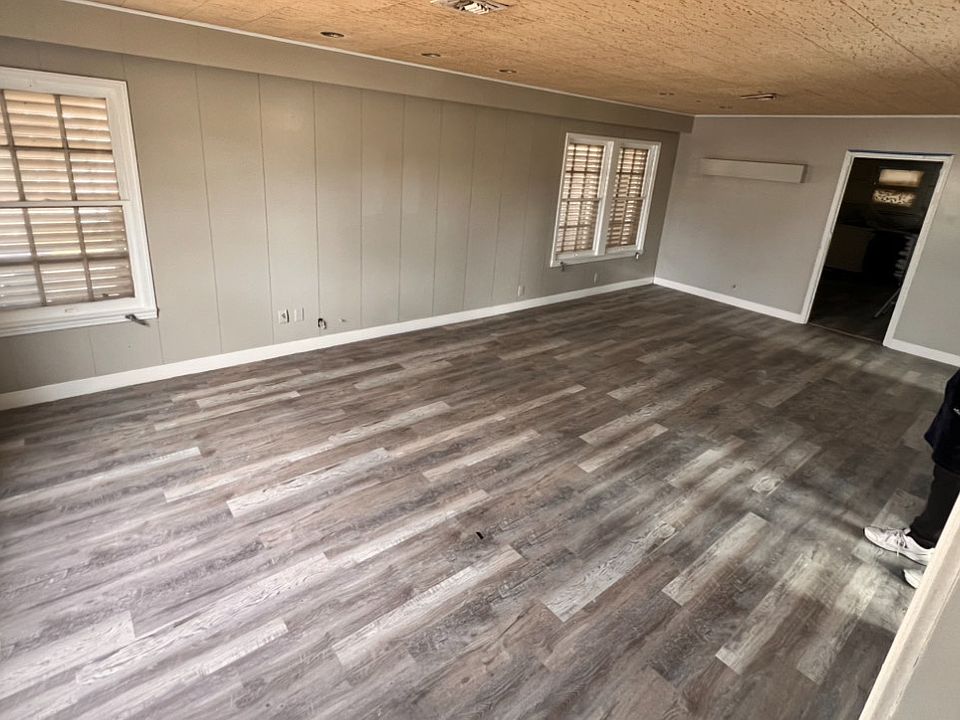2nd image of 1210 York Ave