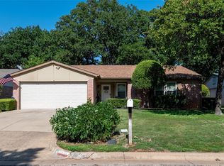 4721 Crest Dr, Arlington, TX 76017