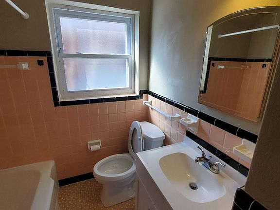 5th image of 5610 Chippewa St APT 1W