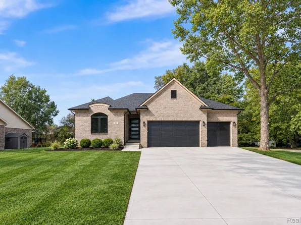 933 N Wixom Rd, Wixom, MI 48393
