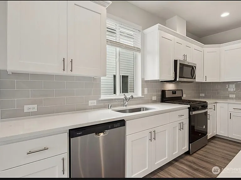 9960 Merrick St SE — Photo 3