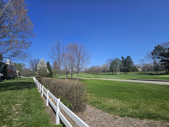3rd image of 1808 Fox Run Dr Unit B