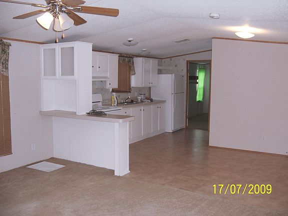 Kitchen/Dining Area