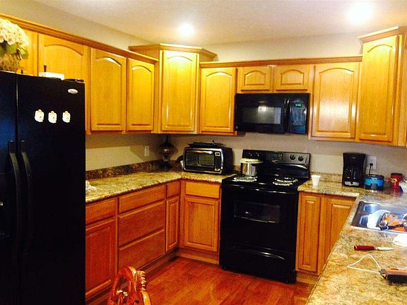 5th image of 676 Parkway Dr