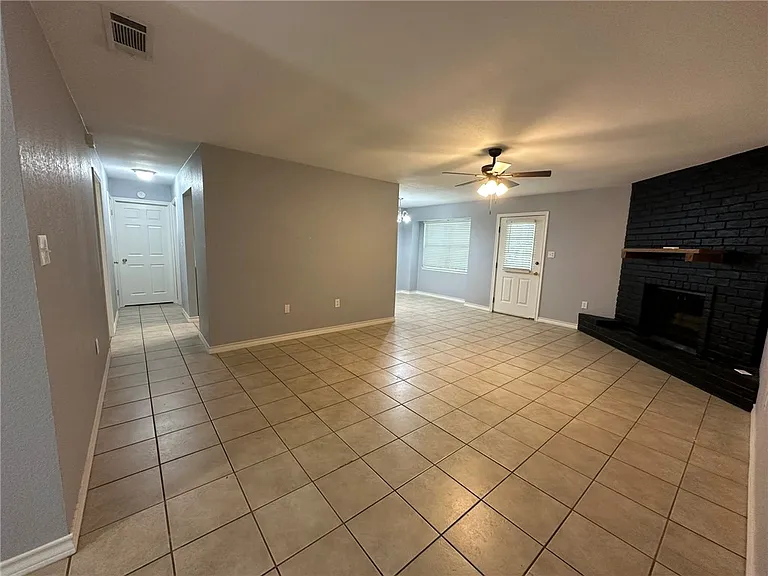 2201 Timberline Dr — Photo 6