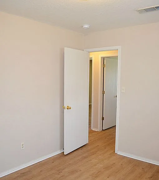 3006 Gus Dr — Photo 29