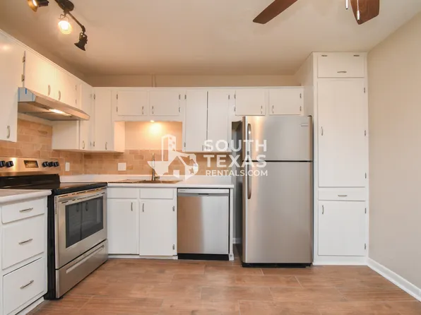 308 Westwood St #D, Victoria, TX 77901