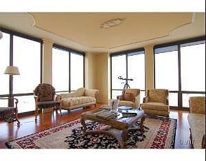 5th image of 1335 S Prairie Ave Unit 1510