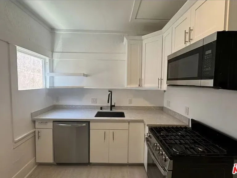 1111 Orizaba Ave #B — Photo 3