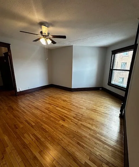 West Franklin Avenue Apartments — Photo 3