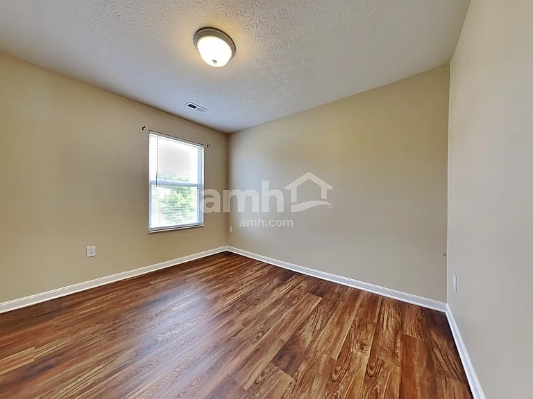 320 Hennepin Dr — Photo 17