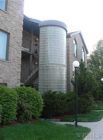 180 Davis Ave