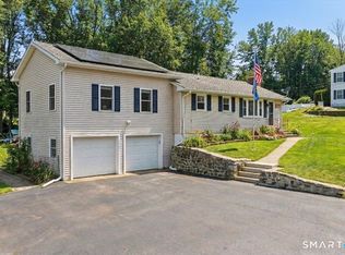 40 Kenyon Rd, Waterford, CT 06385