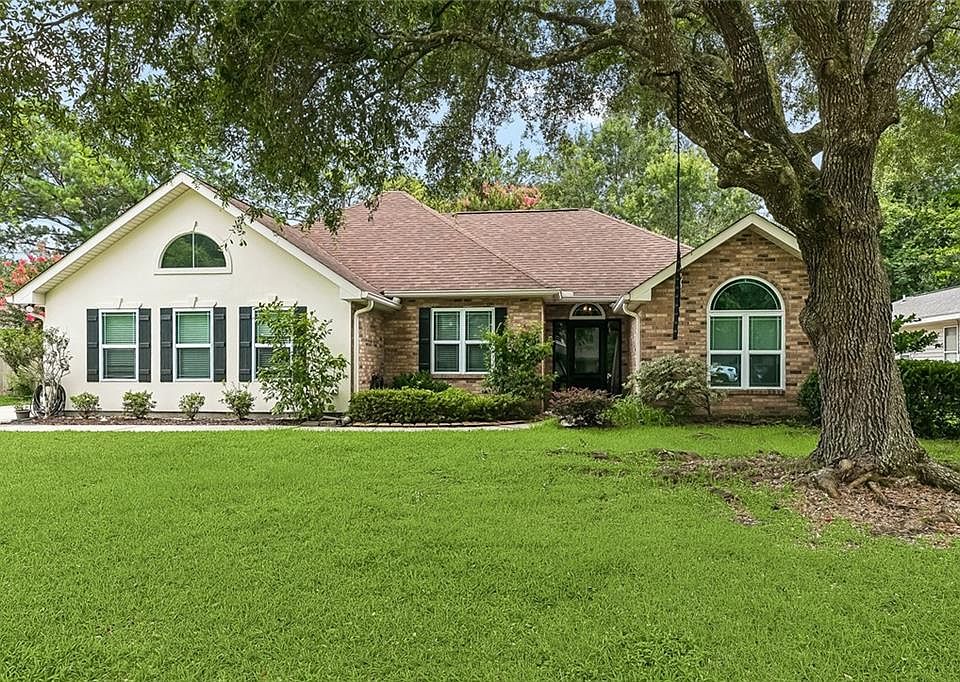1st image of 10 Wickfield Dr