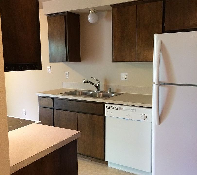 1st image of 9605 6th Pl NE