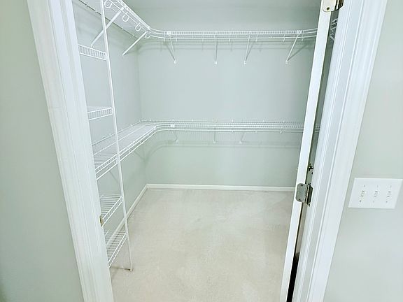 3rd image of 159 Creekwood Cir