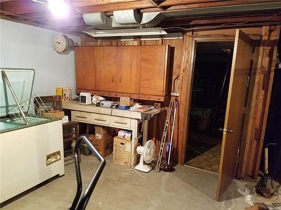 5th image of 710 Thieme St