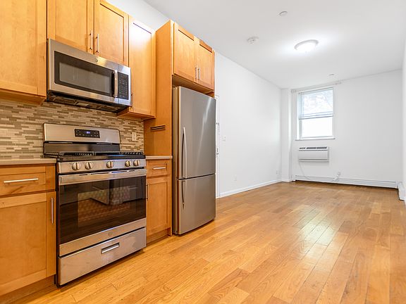 2nd image of 200 Sackett St APT 1F