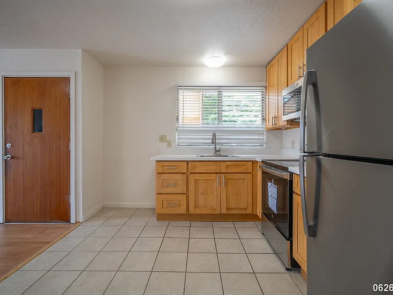 1725 Olona Ln — Photo 8