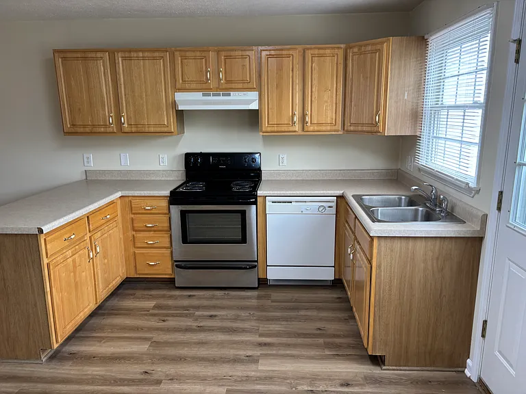 516 Beaverview Dr #516 — Photo 3