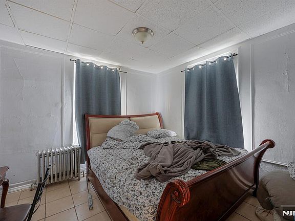 5th image of 156 Dayton St