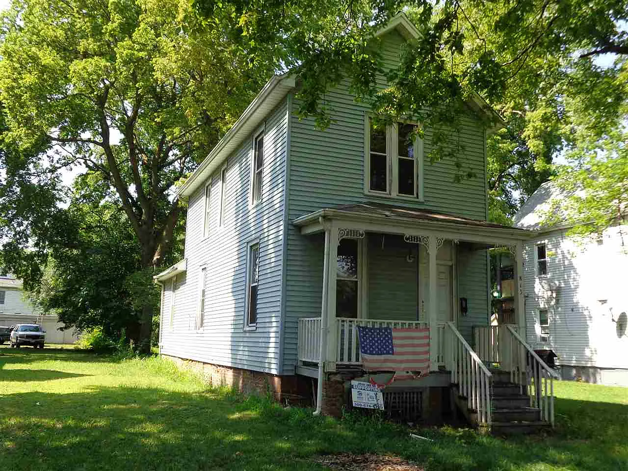 813 NE Madison Ave photo 1