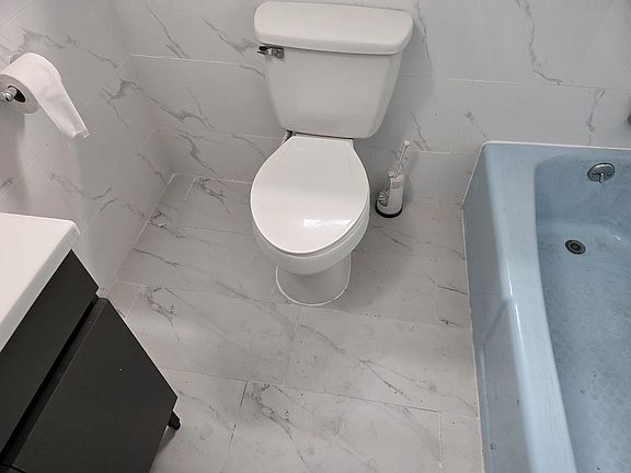 5th image of 606 E 3rd St #1