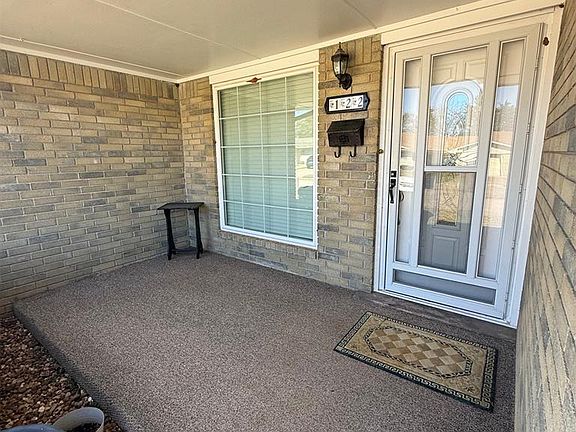 5th image of 122 Robin Ln