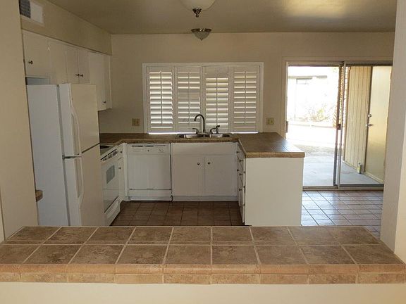 4th image of 4030 E Windrose Dr