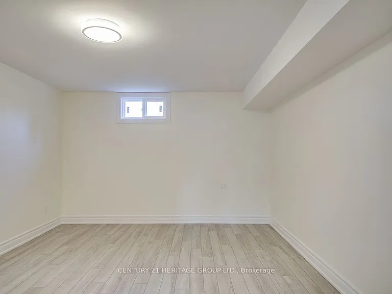 293 Labrador Dr #B — Photo 5