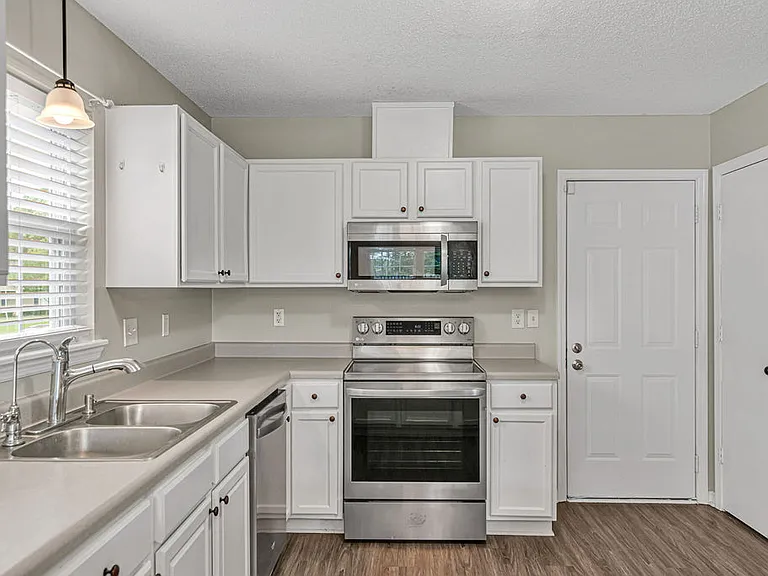 201 Ross Ct — Photo 5