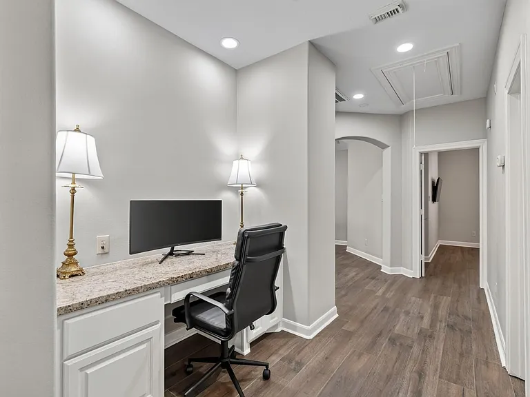 110 S Veilwood Cir — Photo 44