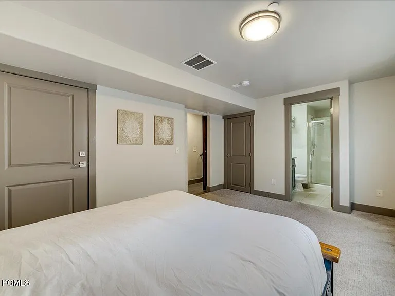 5662 Oslo Ln — Photo 33