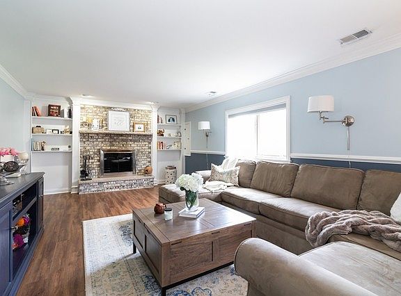 5th image of 5901 W 88th St